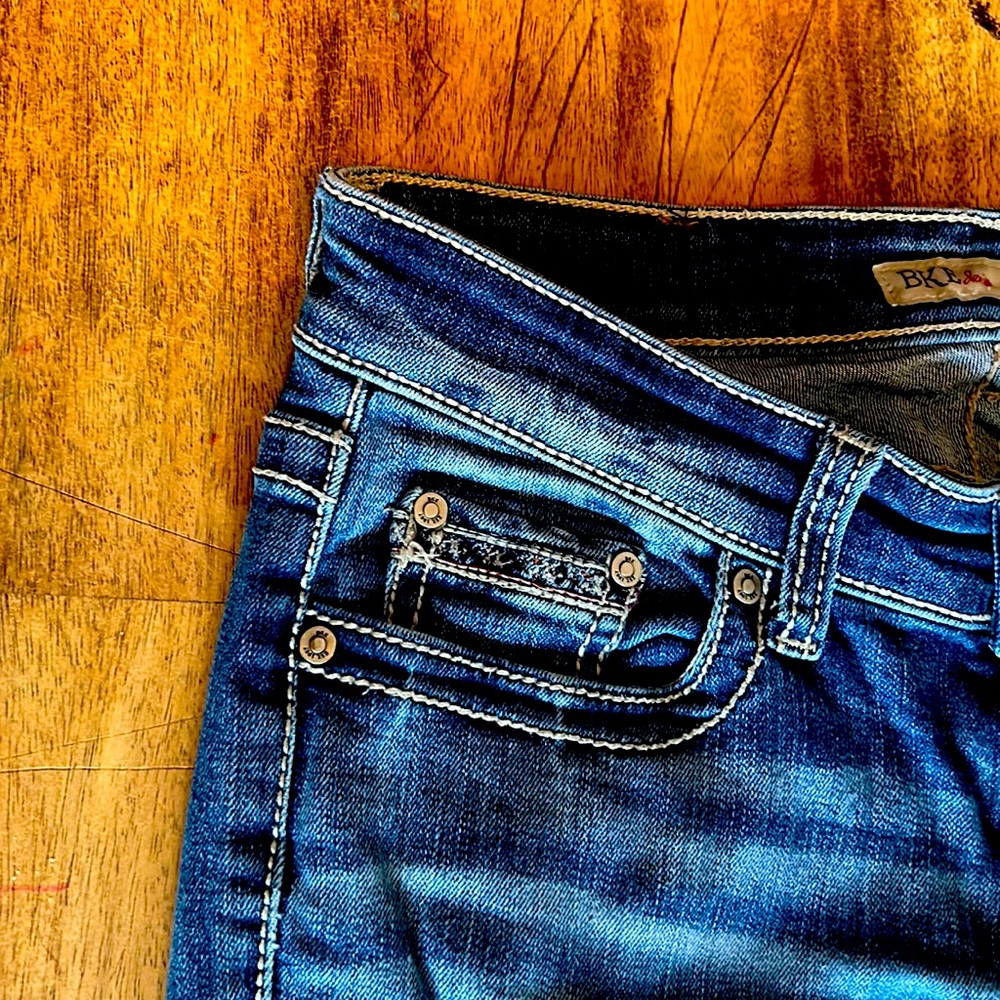 Brand Buckle.                          Size 25R.            Color Blue